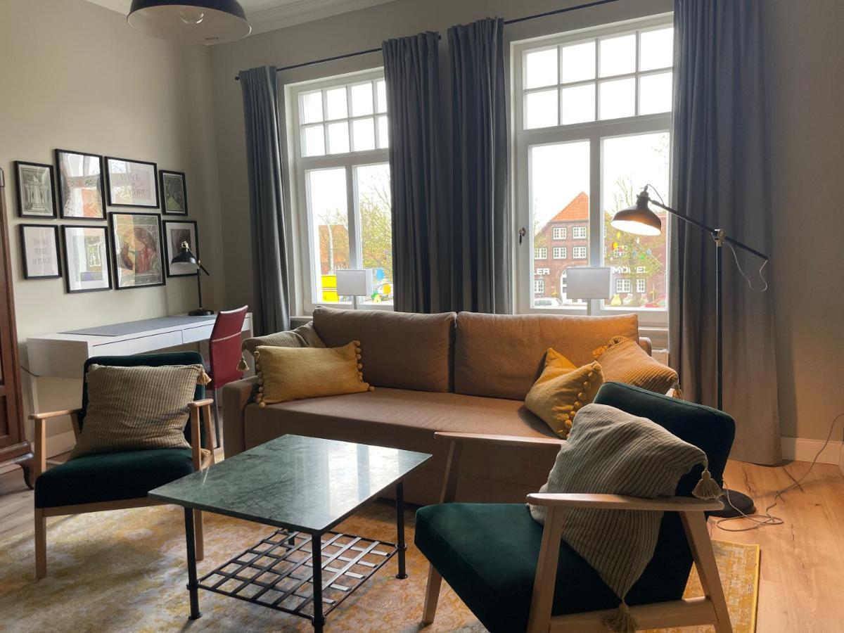 Luxus Lindenhof Apartments Zetel エクステリア 写真