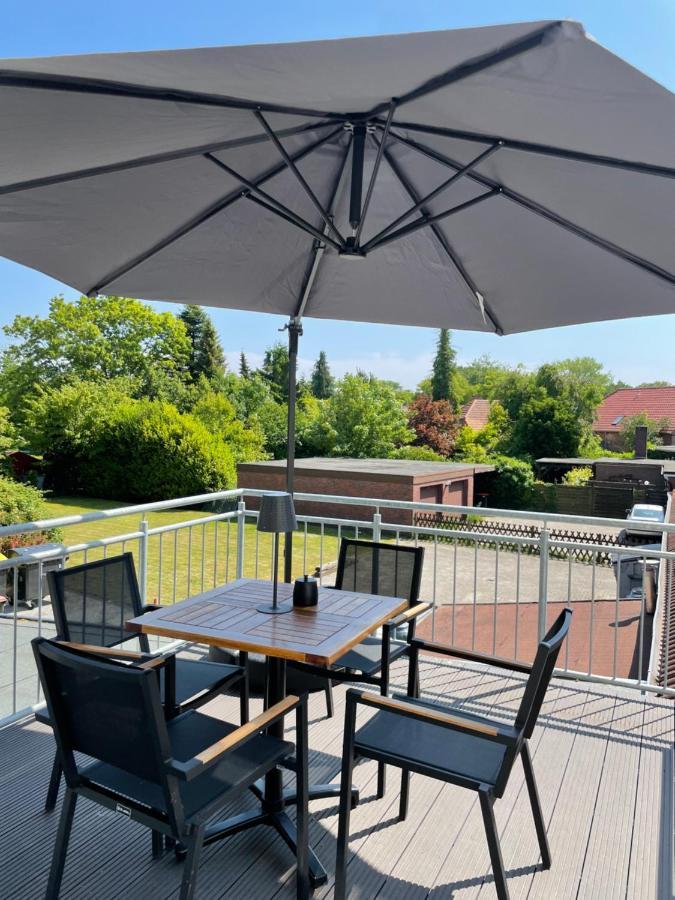 Luxus Lindenhof Apartments Zetel エクステリア 写真