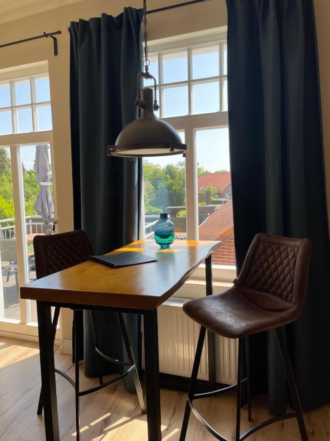 Luxus Lindenhof Apartments Zetel エクステリア 写真